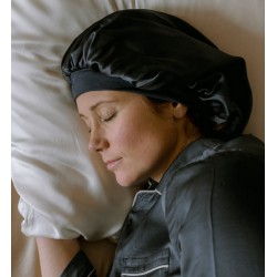 BONNET EN SATIN